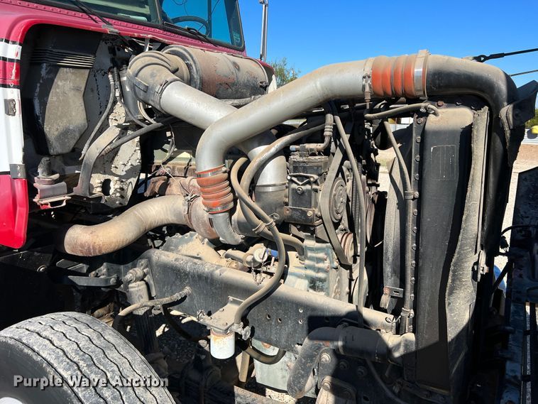 image for item DO8859 1992 Freightliner FLD  flatbed truck