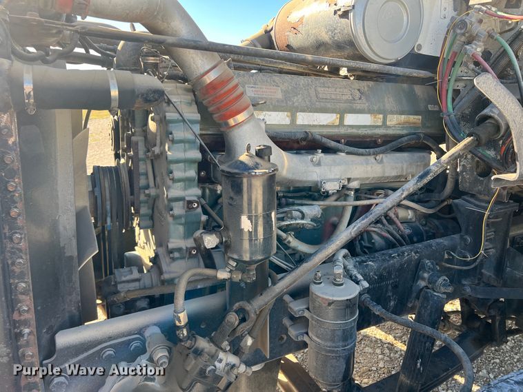 image for item DO8859 1992 Freightliner FLD  flatbed truck