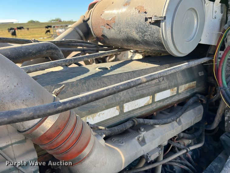 image for item DO8859 1992 Freightliner FLD  flatbed truck