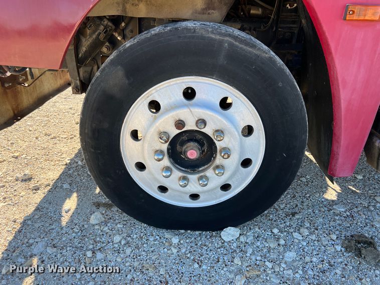 image for item DO8859 1992 Freightliner FLD  flatbed truck