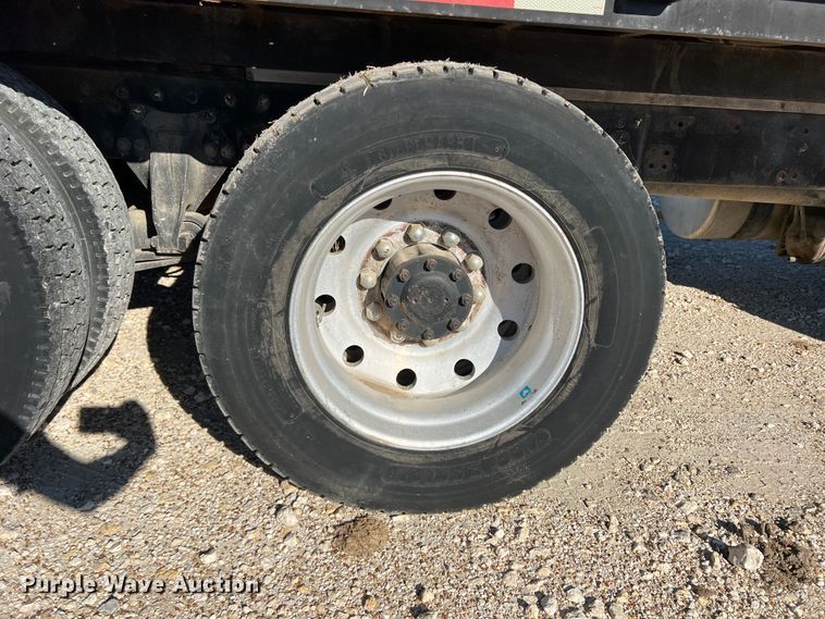 image for item DO8859 1992 Freightliner FLD  flatbed truck