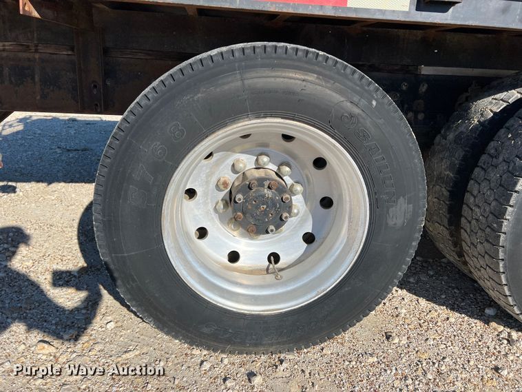 image for item DO8859 1992 Freightliner FLD  flatbed truck