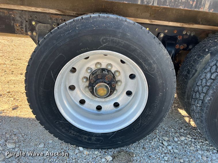 image for item DO8859 1992 Freightliner FLD  flatbed truck