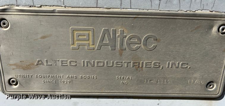 image for item DO8860 1991 Chevrolet Kodiak  bucket truck