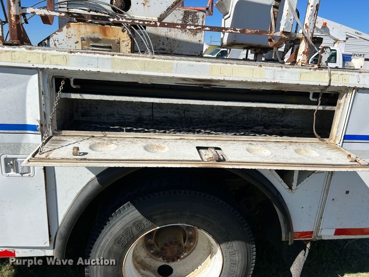 image for item DO8860 1991 Chevrolet Kodiak  bucket truck