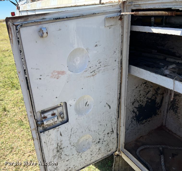 image for item DO8860 1991 Chevrolet Kodiak  bucket truck