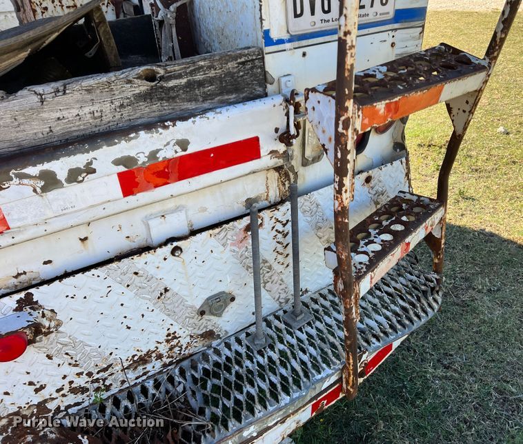 image for item DO8860 1991 Chevrolet Kodiak  bucket truck