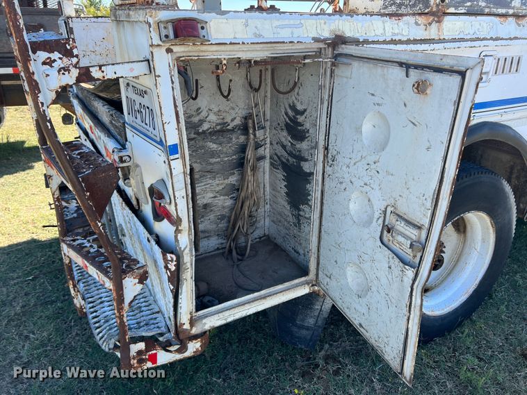 image for item DO8860 1991 Chevrolet Kodiak  bucket truck