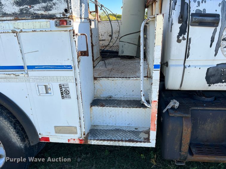 image for item DO8860 1991 Chevrolet Kodiak  bucket truck