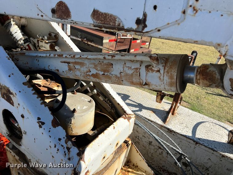 image for item DO8860 1991 Chevrolet Kodiak  bucket truck