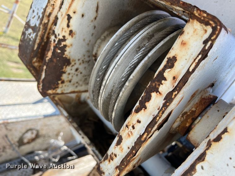 image for item DO8860 1991 Chevrolet Kodiak  bucket truck