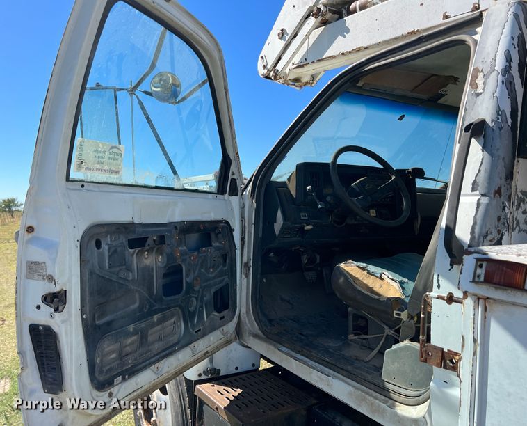 image for item DO8860 1991 Chevrolet Kodiak  bucket truck