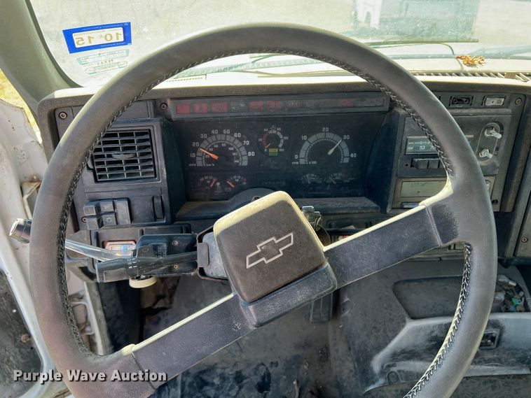 image for item DO8860 1991 Chevrolet Kodiak  bucket truck