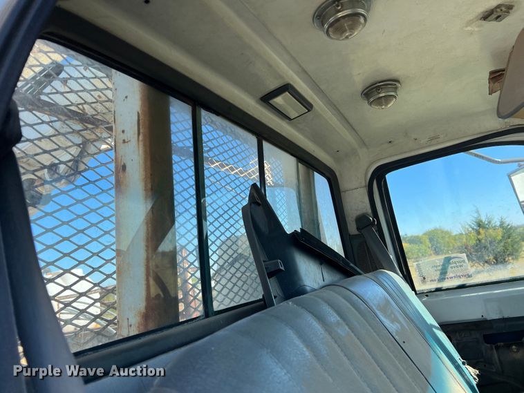 image for item DO8860 1991 Chevrolet Kodiak  bucket truck