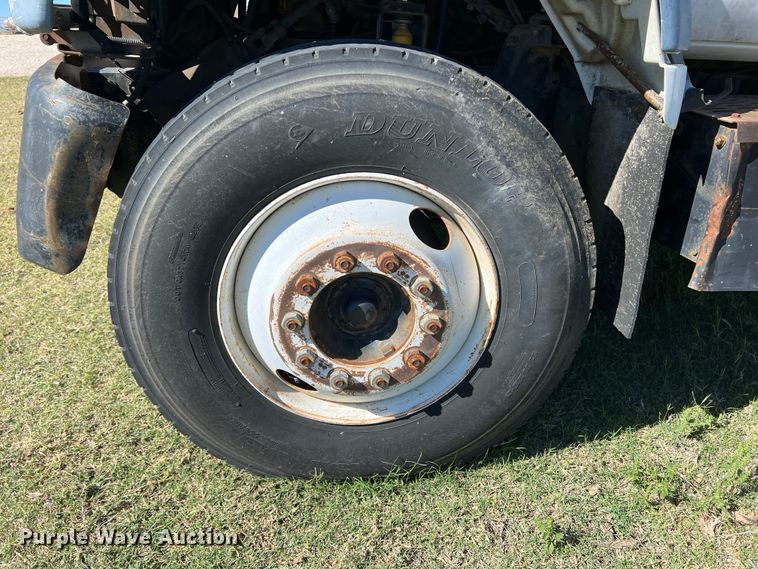 image for item DO8860 1991 Chevrolet Kodiak  bucket truck