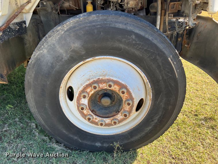 image for item DO8860 1991 Chevrolet Kodiak  bucket truck