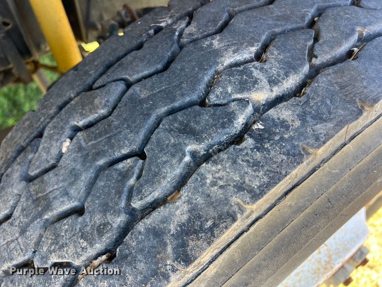 image for item DO8860 1991 Chevrolet Kodiak  bucket truck