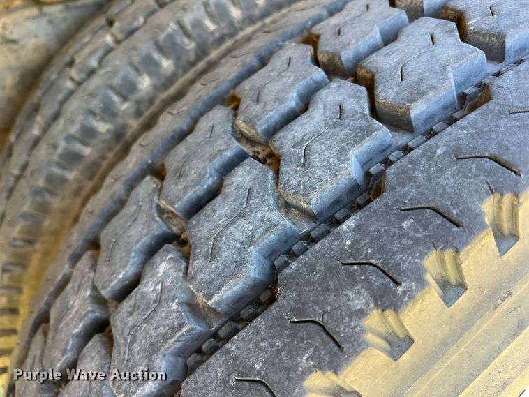 image for item DO8860 1991 Chevrolet Kodiak  bucket truck