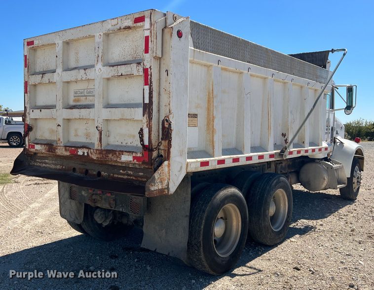 image for item DO8861 2001 Peterbilt 330  dump truck