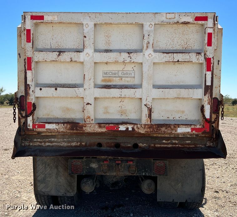 image for item DO8861 2001 Peterbilt 330  dump truck