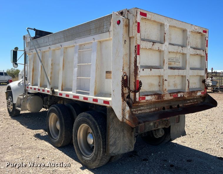 image for item DO8861 2001 Peterbilt 330  dump truck