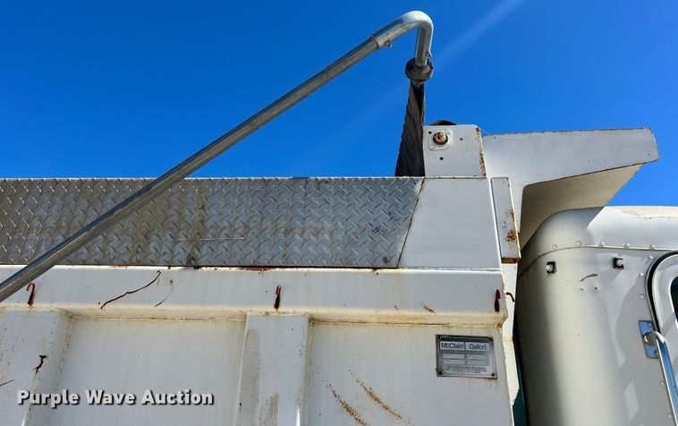 image for item DO8861 2001 Peterbilt 330  dump truck