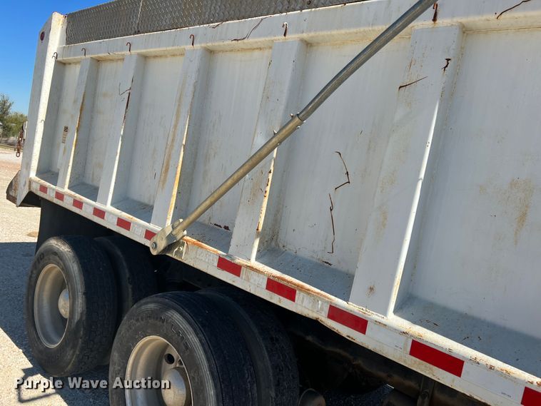 image for item DO8861 2001 Peterbilt 330  dump truck