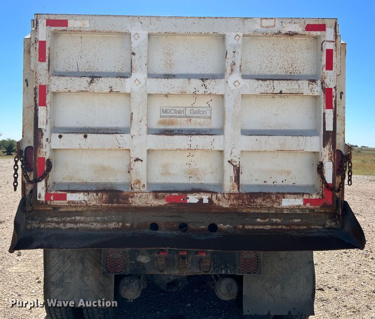 image for item DO8861 2001 Peterbilt 330  dump truck