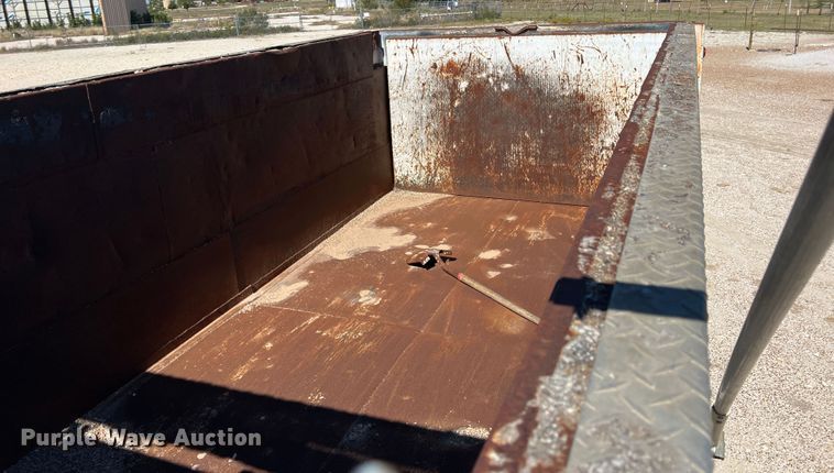 image for item DO8861 2001 Peterbilt 330  dump truck