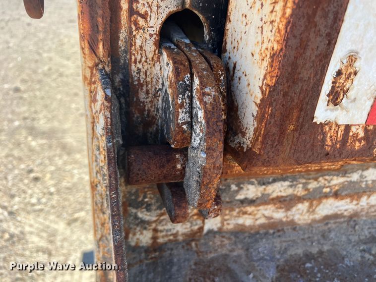 image for item DO8861 2001 Peterbilt 330  dump truck