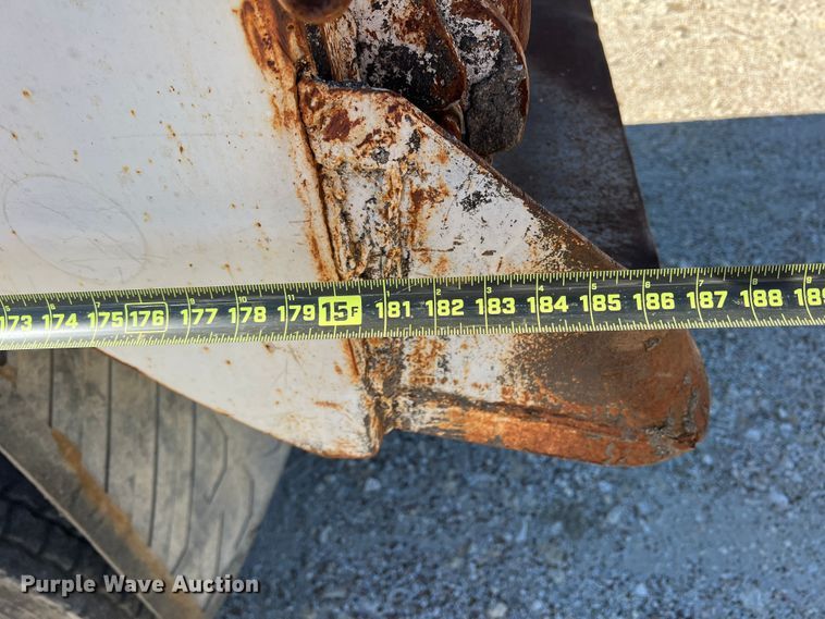 image for item DO8861 2001 Peterbilt 330  dump truck