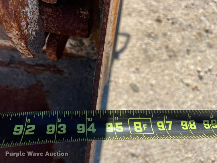 image for item DO8861 2001 Peterbilt 330  dump truck