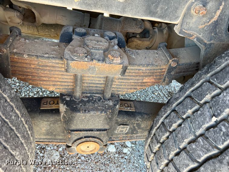 image for item DO8861 2001 Peterbilt 330  dump truck