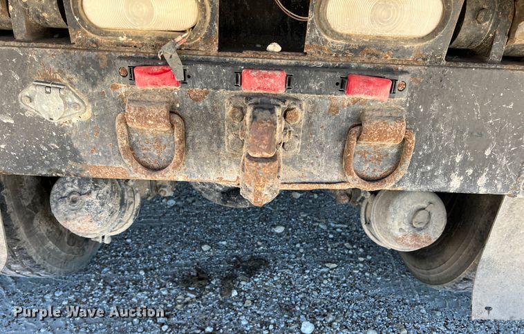 image for item DO8861 2001 Peterbilt 330  dump truck
