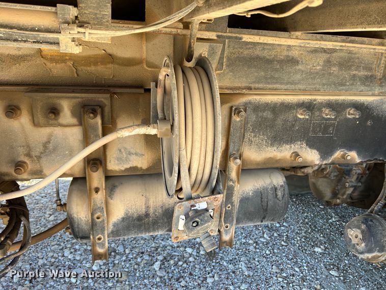 image for item DO8861 2001 Peterbilt 330  dump truck