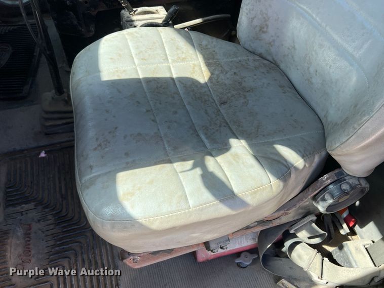 image for item DO8861 2001 Peterbilt 330  dump truck