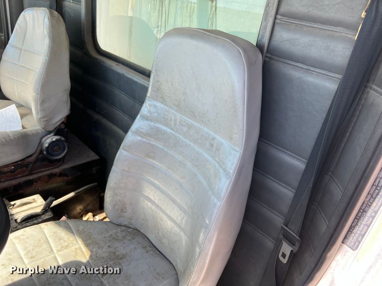 image for item DO8861 2001 Peterbilt 330  dump truck