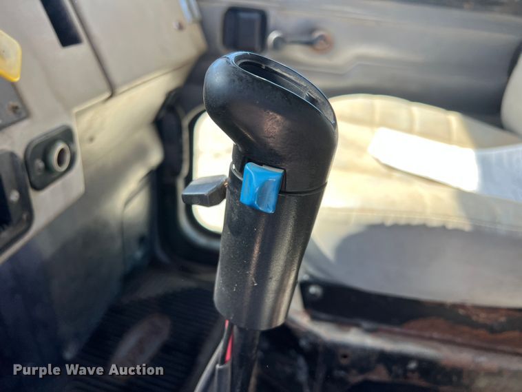 image for item DO8861 2001 Peterbilt 330  dump truck