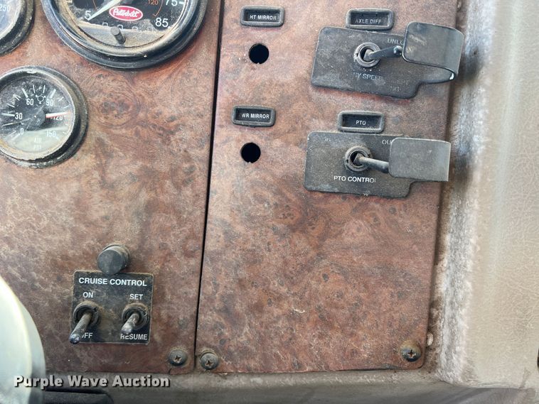 image for item DO8861 2001 Peterbilt 330  dump truck