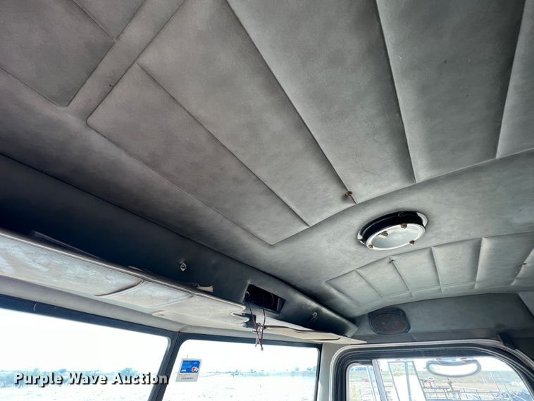 image for item DO8861 2001 Peterbilt 330  dump truck