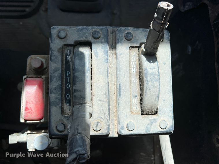 image for item DO8861 2001 Peterbilt 330  dump truck