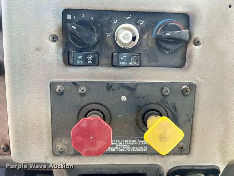 image for item DO8861 2001 Peterbilt 330  dump truck