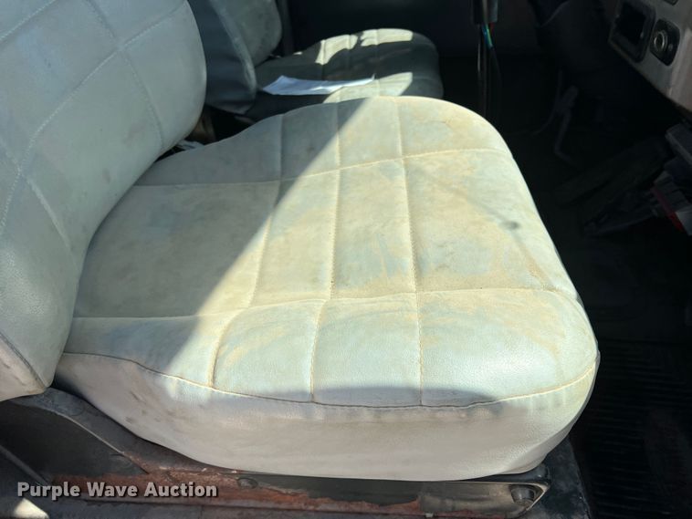 image for item DO8861 2001 Peterbilt 330  dump truck