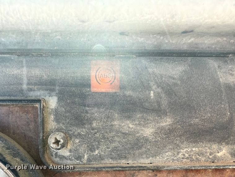 image for item DO8861 2001 Peterbilt 330  dump truck