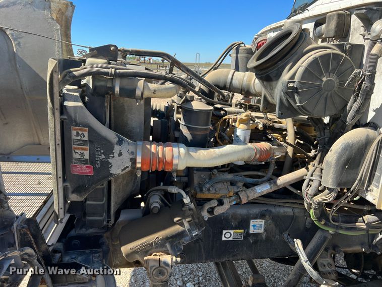 image for item DO8861 2001 Peterbilt 330  dump truck