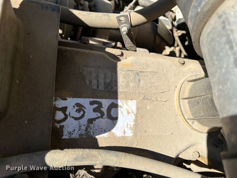 image for item DO8861 2001 Peterbilt 330  dump truck