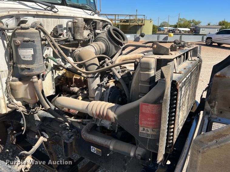 image for item DO8861 2001 Peterbilt 330  dump truck