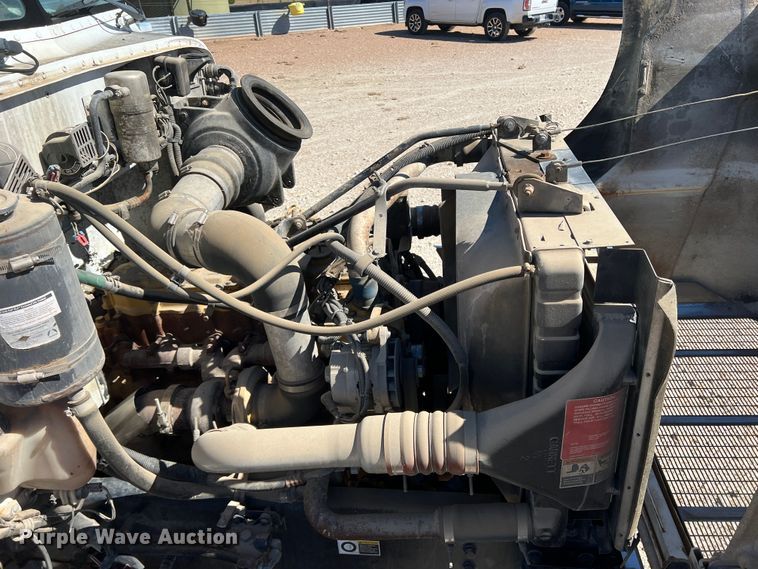 image for item DO8861 2001 Peterbilt 330  dump truck