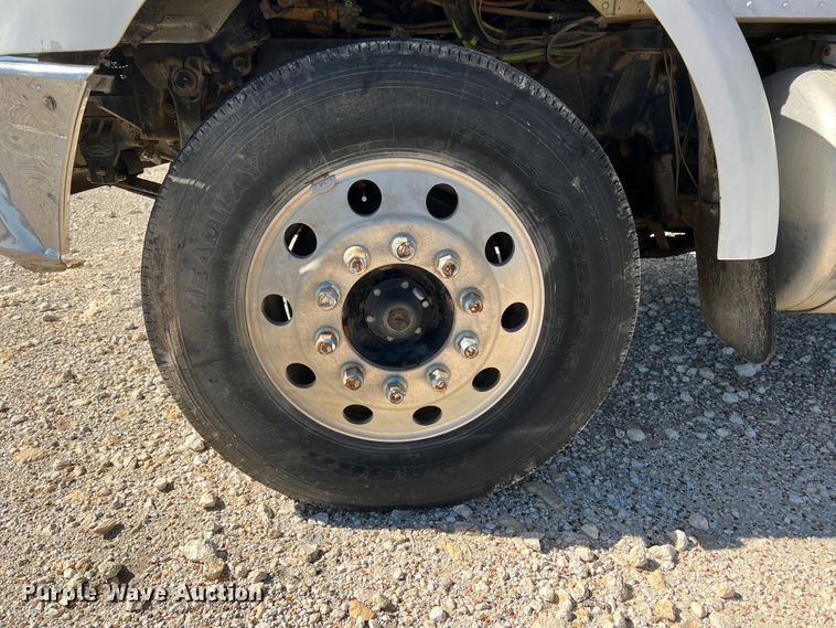 image for item DO8861 2001 Peterbilt 330  dump truck