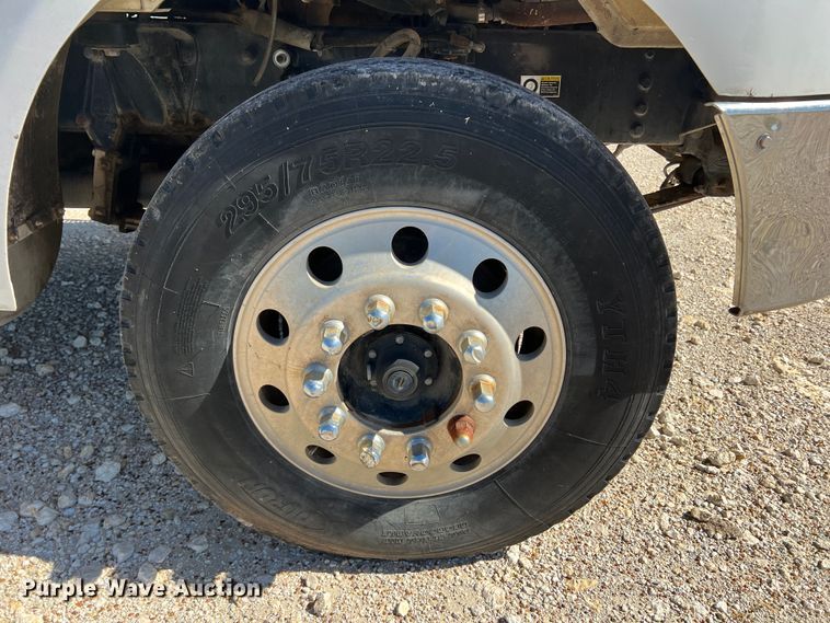 image for item DO8861 2001 Peterbilt 330  dump truck